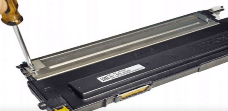 снимаем винты с Samsung CLT-K409