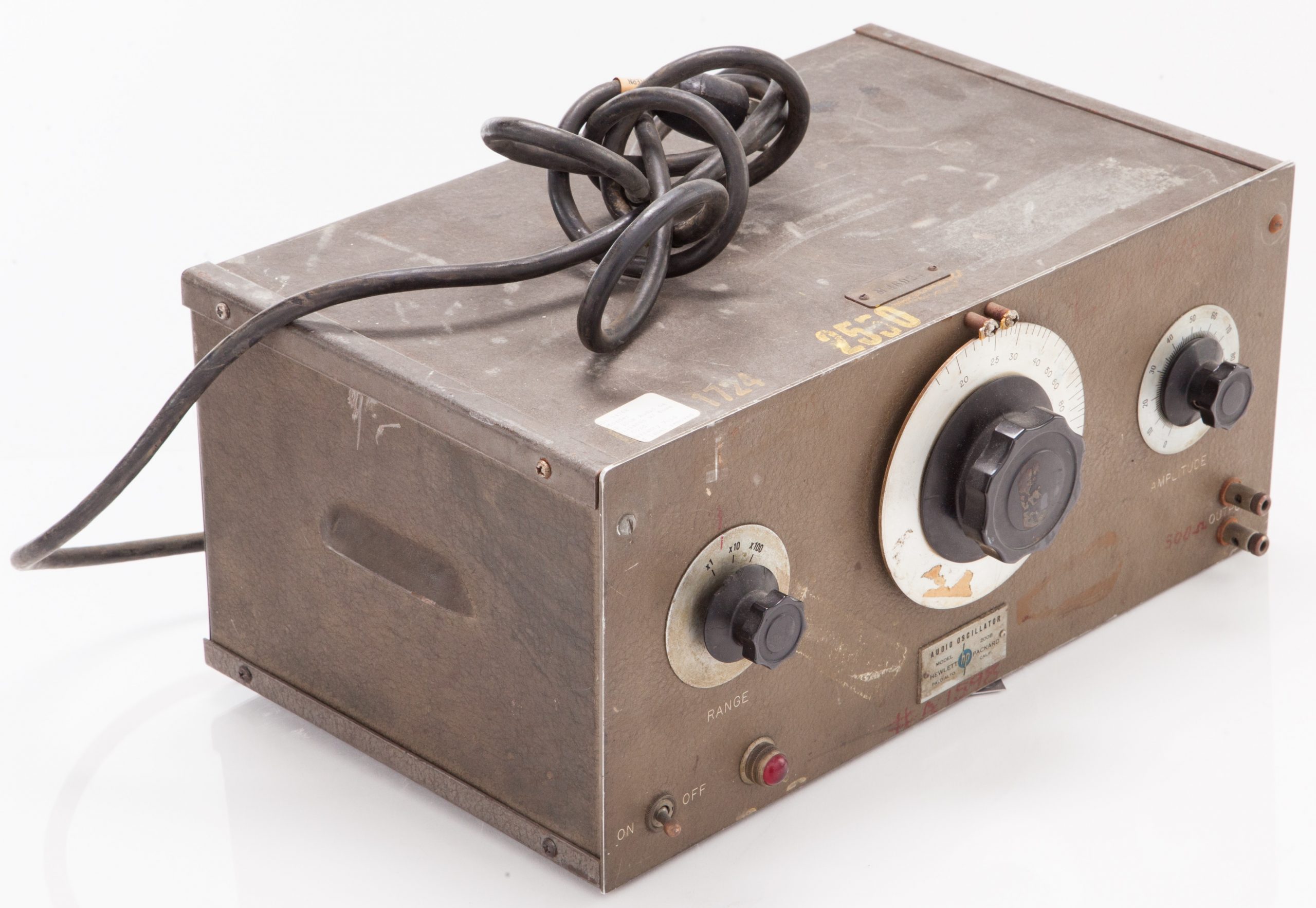 HP Virtual Museum: Model 200A audio oscillator, 1939 HP Virtual Museum: Model 200A audio oscillator, 1939